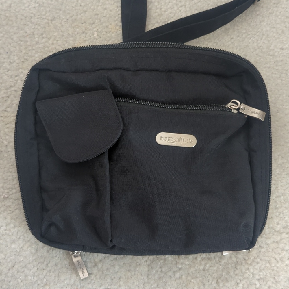 Baggallini small tote crossbody bag black